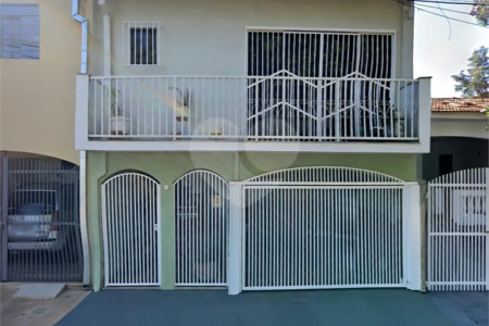 Casa no Jardim Medeiros ampla com 3 dormitórios bem distribuída