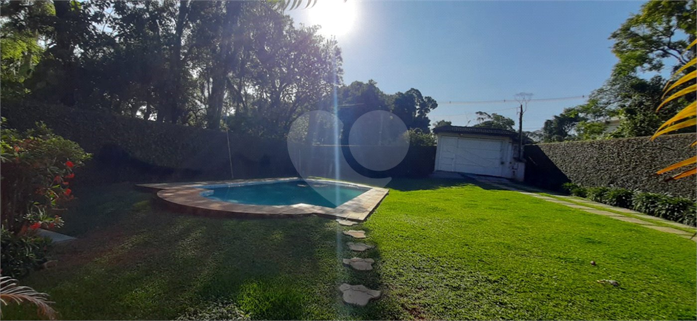 Casa à venda com 3 quartos, sendo 1 suíte, no condomínio Sausalito, Mairiporã - SP