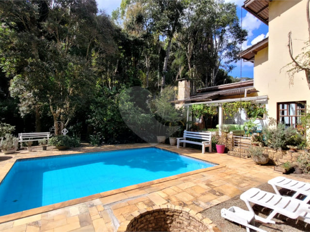 Casa à venda com 4 quartos, sendo 3 suítes,  no condomínio Associação Reserva das Hortênsias, Mairiporã - SP