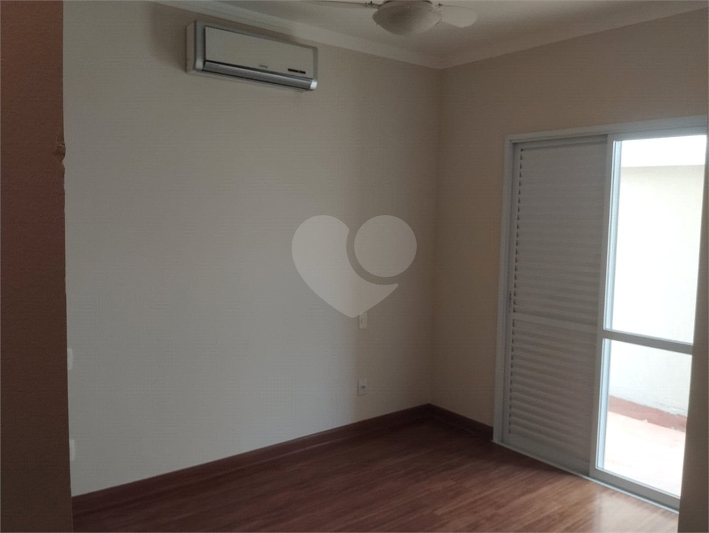 Casa à venda com 3 quartos, sendo 1 suíte,  no condomínio Vila Aracoara, Araraquara - SP