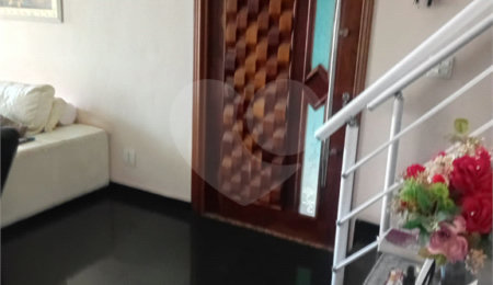 Sobrado à venda com 4 quartos, sendo 1 suíte, em Parque Santa Laura, Ferraz de Vasconcelos, SP
