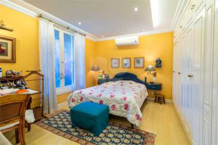 Casa à venda com 3 quartos, sendo 2 suítes, em Interlagos, São Paulo, SP