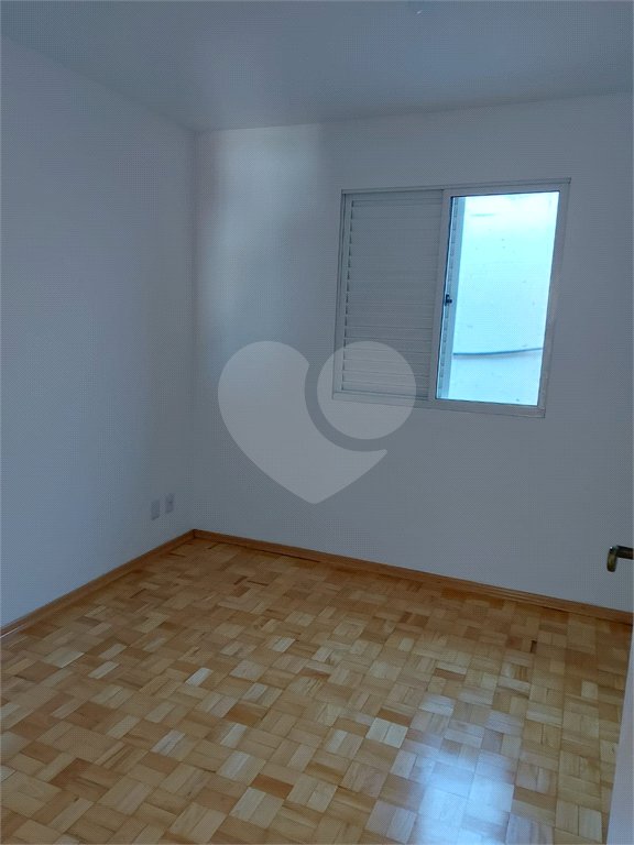Casa à venda com 3 quartos, sendo 1 suíte, no condomínio Vila das Macieiras, São Paulo - SP