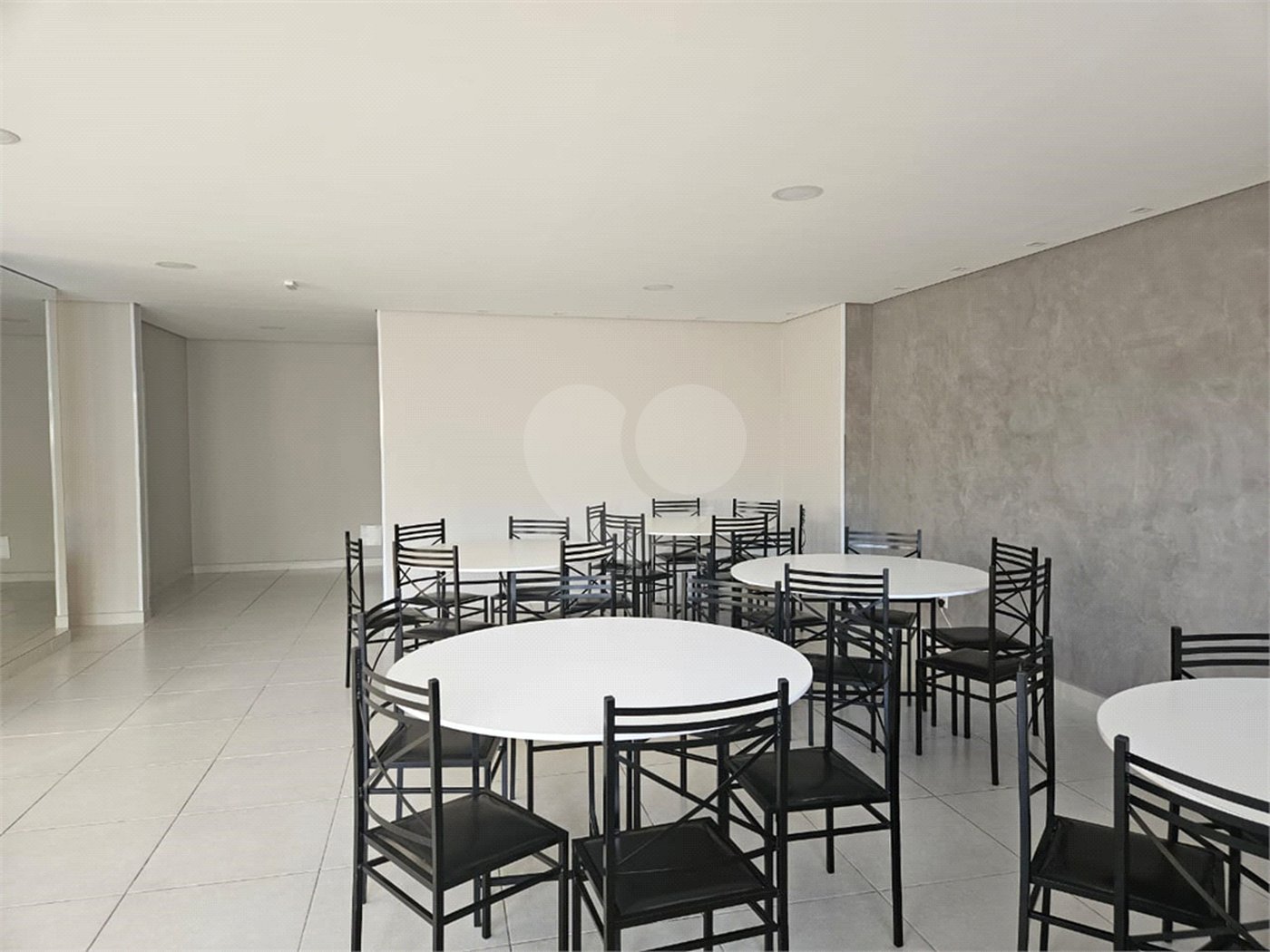 Apartamento à venda com 3 quartos, sendo 1 suíte, no Centro, Poá, SP