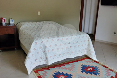 Sobrado à venda com 4 quartos, sendo 2 suítes, em Vila Petrópolis, Atibaia, SP