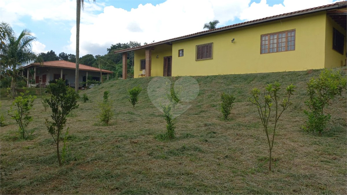 Chácara à venda com 4 quartos, sendo 1 suíte,  em Loteamento Quinta da Mata, Ibiúna, SP