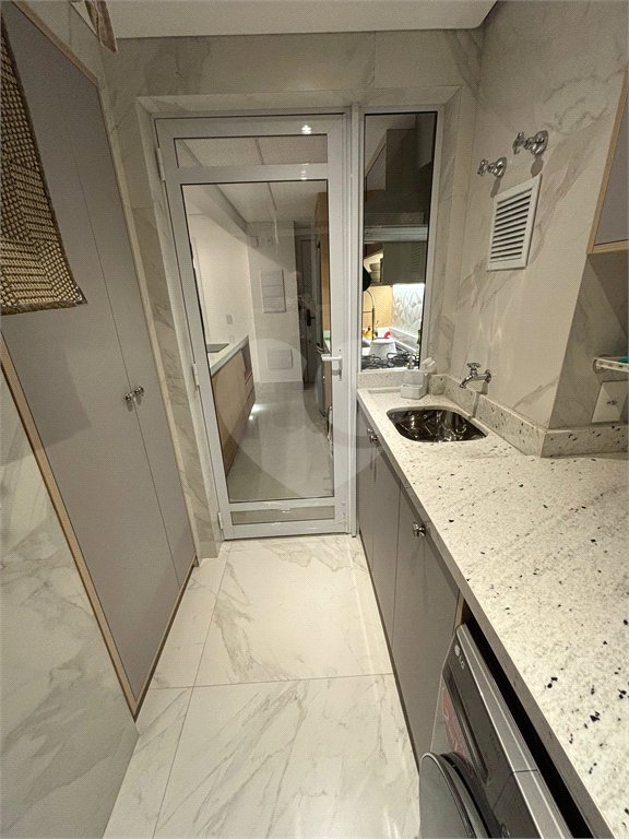 Apartamento à venda com 2 suítes em Vila Anastácio, São Paulo, SP