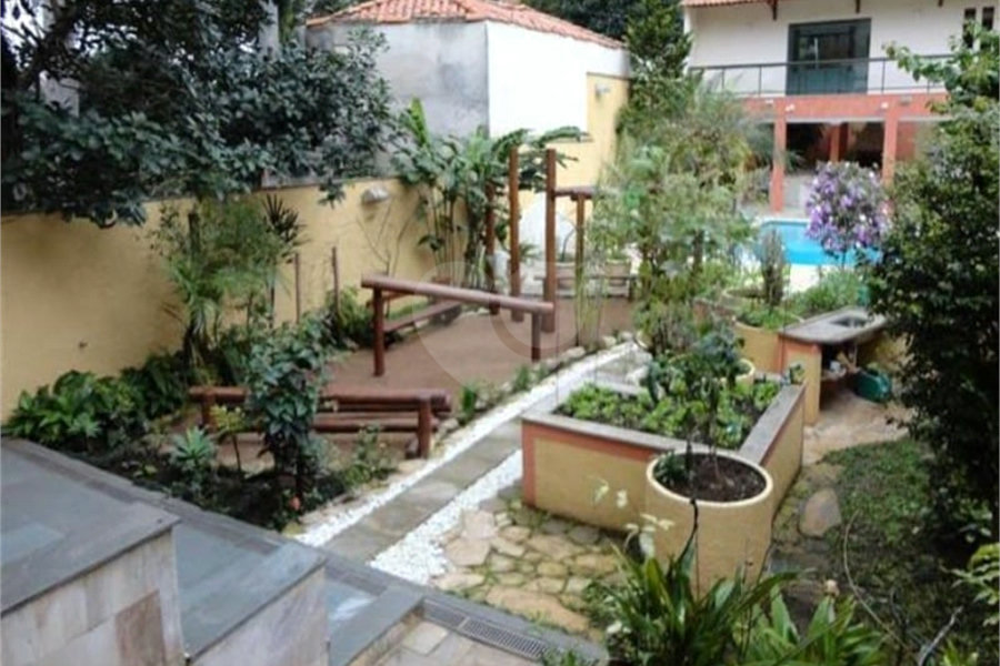 Sobrado à venda com 6 quartos, sendo 2 suítes, em Horto Florestal, São Paulo, SP
