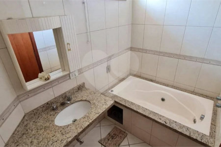 Casa à venda com 4 quartos, sendo 2 suítes, em Vila Nair, São Paulo, SP