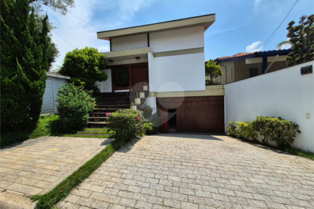 Casa de Vila à venda ou para alugar com 4 quartos, sendo 2 suítes,  em Jardim Leonor, São Paulo, SP