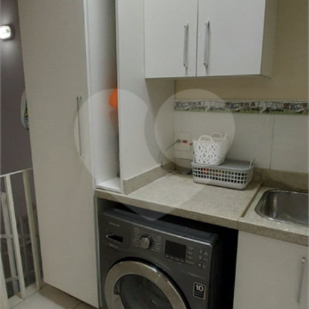 Casa à venda com 3 quartos, sendo 1 suíte, no condomínio Ville Resedá, São Paulo - SP
