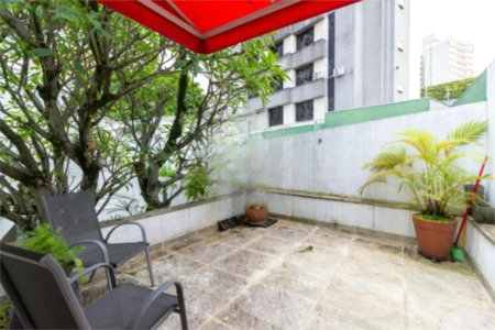 Sobrado à venda com 4 quartos, sendo 2 suítes, em Jardim das Bandeiras, São Paulo, SP