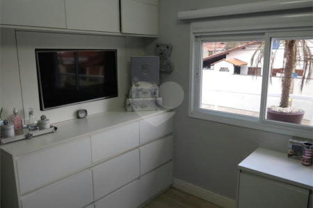Sobrado à venda com 3 quartos, sendo 1 suíte,  em Vila Oliveira, Mogi das Cruzes, SP