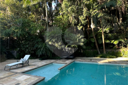 Casa à venda com 5 quartos, sendo 3 suítes, em Morumbi, São Paulo, SP