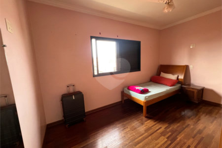 Casa a venda com 5 quartos em São Carlos