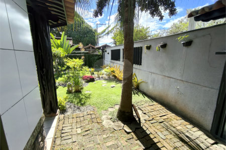 Casa à venda com 4 quartos, sendo 2 suítes, no Centro, Santa Cruz Cabrália, BA
