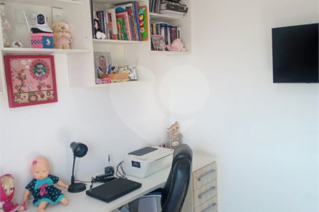 Casa à venda com 3 quartos, sendo 1 suíte, no condomínio Village St. Louis, São Paulo - SP