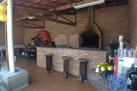Casa à venda ou para alugar com 4 quartos, sendo 1 suíte, em Chácaras Leão, Votorantim, SP