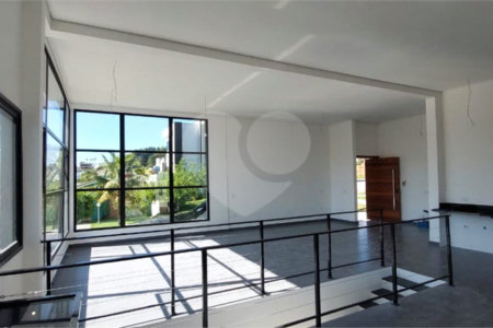 Casa à venda com 4 suítes no condomínio Figueira Garden, Atibaia - SP
