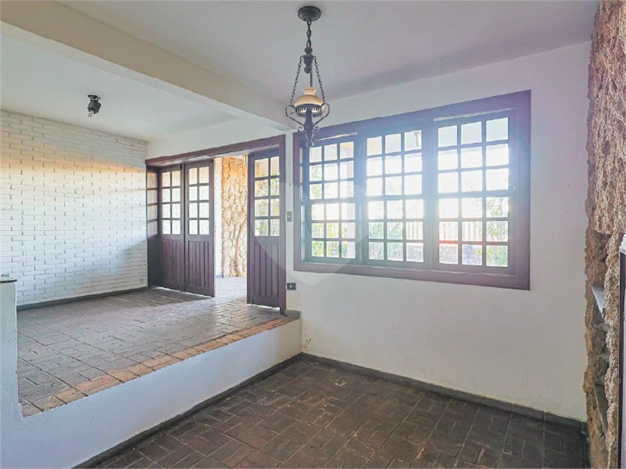 Sobrado à venda com 3 quartos, sendo 1 suíte,  em Jardim Leonor, São Paulo, SP