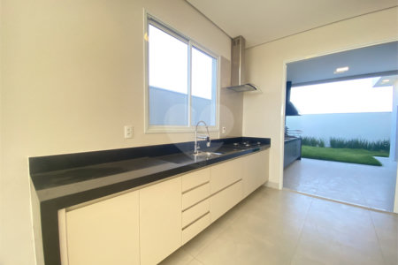 Casa à venda com 3 quartos, sendo 1 suíte, no condomínio Reserva Central Parque, Salto - SP