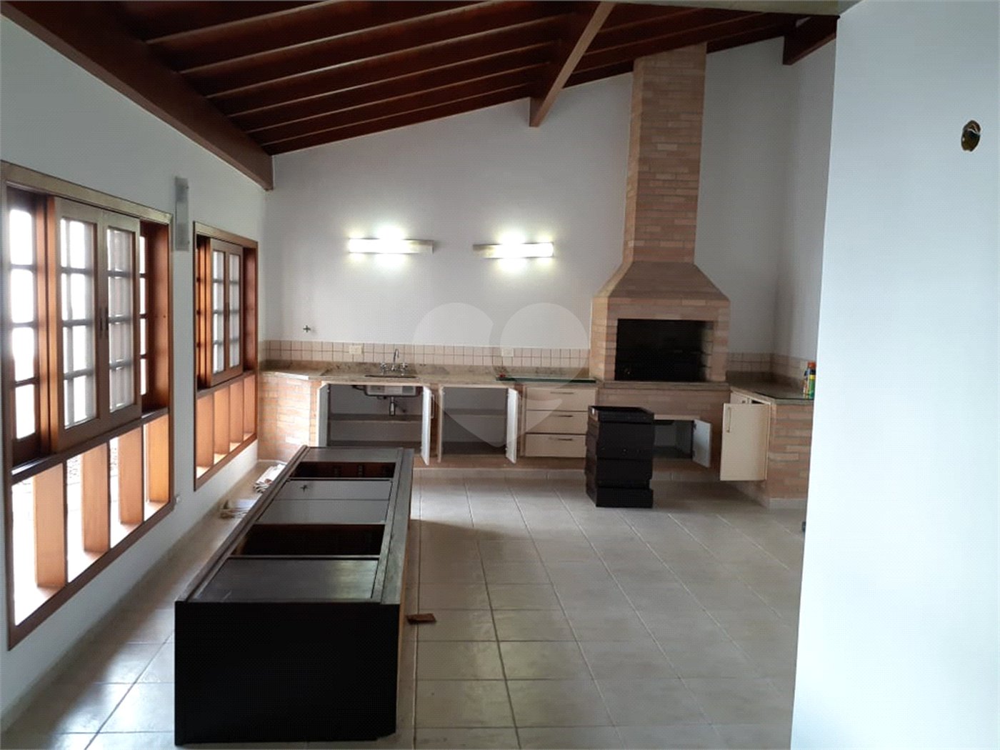 Sobrado à venda com 4 quartos, sendo 2 suítes,  em Tremembé, São Paulo, SP