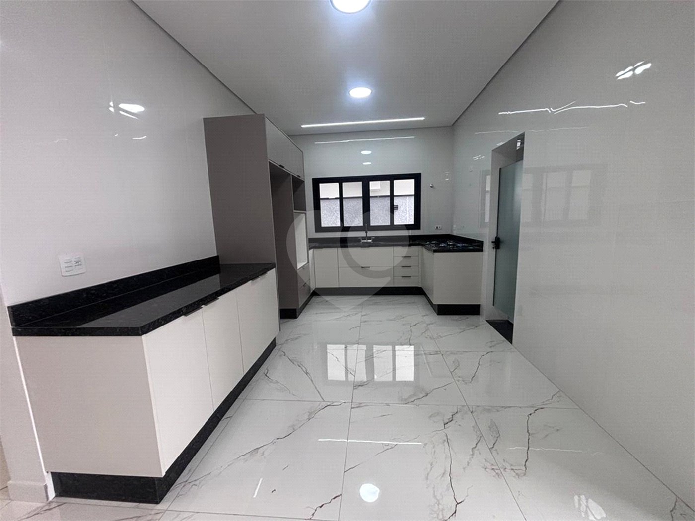 Casa à venda com 3 suítes no condomínio Campos do Conde I e II, Sorocaba - SP