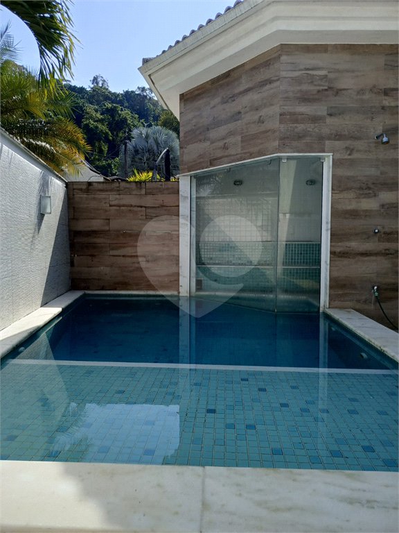 Casa à venda com 4 quartos, sendo 1 suíte, no condomínio Atlantico Sul, Rio de Janeiro - RJ