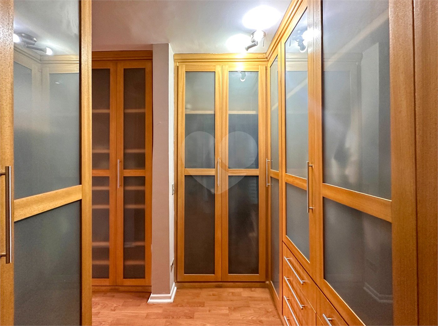 Casa à venda com 3 quartos, sendo 1 suíte,  no condomínio Barão do Triunfo, São Paulo - SP