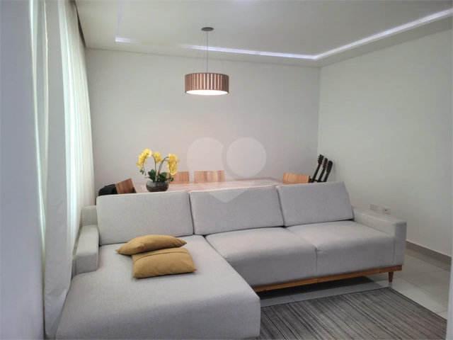 Casa à venda com 3 quartos, sendo 1 suíte, no condomínio Residencial Isabel, São Paulo - SP