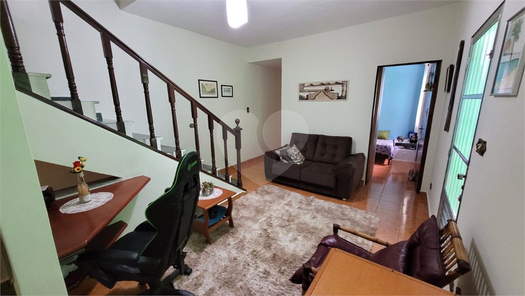 Casa à venda com 4 quartos, sendo 1 suíte, em Parque Maria Domitila, São Paulo, SP