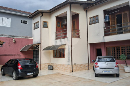 Sobrado à venda com 4 quartos, sendo 2 suítes, em Jardim Quisisana, Poços de Caldas, MG
