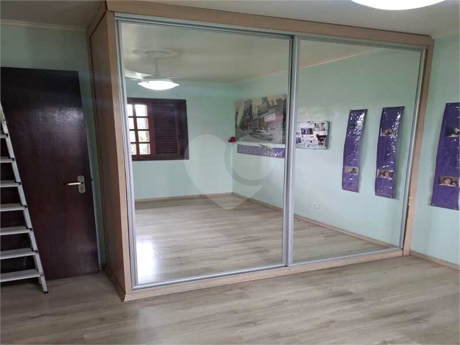 Casa à venda com 4 quartos, sendo 1 suíte, no condomínio Conjunto Residencial Green Village I, Mogi das Cruzes - SP