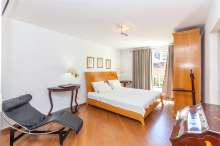 Casa à venda com 4 quartos, sendo 2 suítes, em Alto da Boa Vista, São Paulo, SP