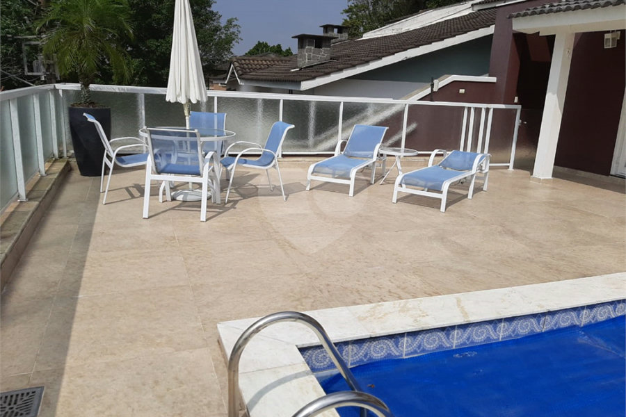 Sobrado à venda com 4 quartos, sendo 3 suítes, em Tremembé, São Paulo, SP