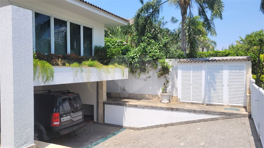 Casa à venda com 4 quartos, sendo 2 suítes, no condomínio Crystal Lake, Rio de Janeiro - RJ
