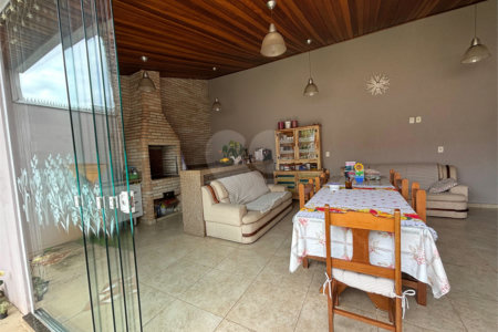 Casa à venda com 4 quartos, sendo 1 suíte,  em Vila Barth, Itapetininga, SP