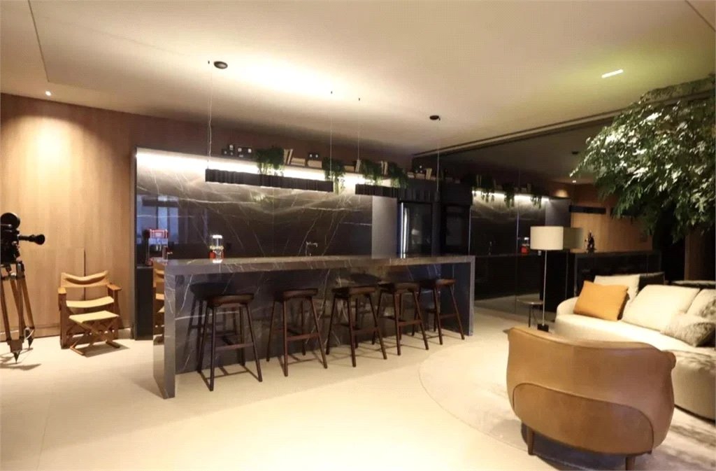 Apartamento à venda com 4 suítes em Vila Cordeiro, São Paulo, SP