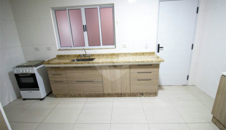 Casa à venda com 3 quartos, sendo 1 suíte,  no condomínio Vilaregio, São Roque - SP