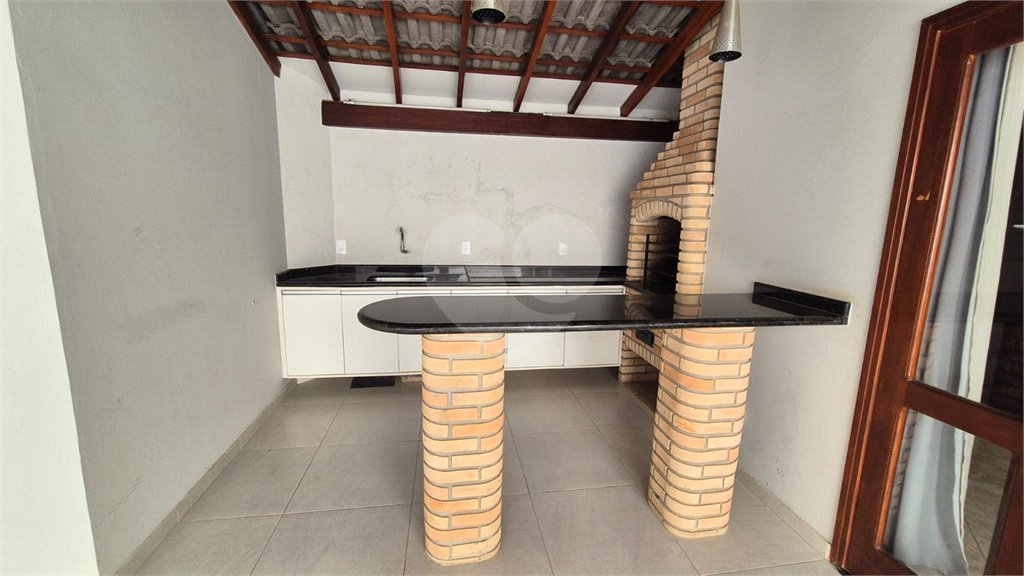 Casa à venda com 4 quartos, sendo 2 suítes, no condomínio Residencial Grape Village, Vinhedo - SP