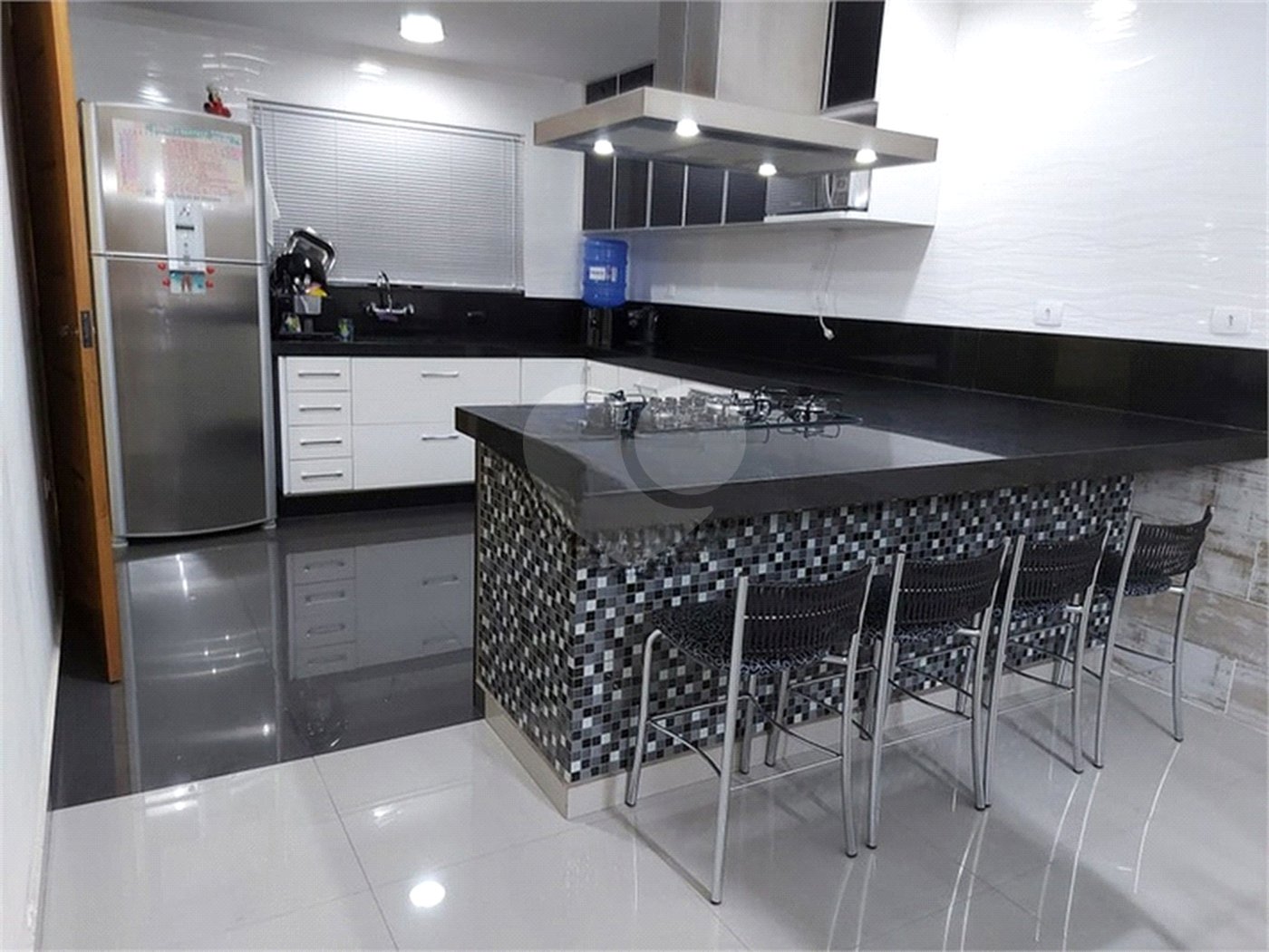 Sobrado à venda com 3 quartos, sendo 1 suíte, em Vila Laís, São Paulo, SP
