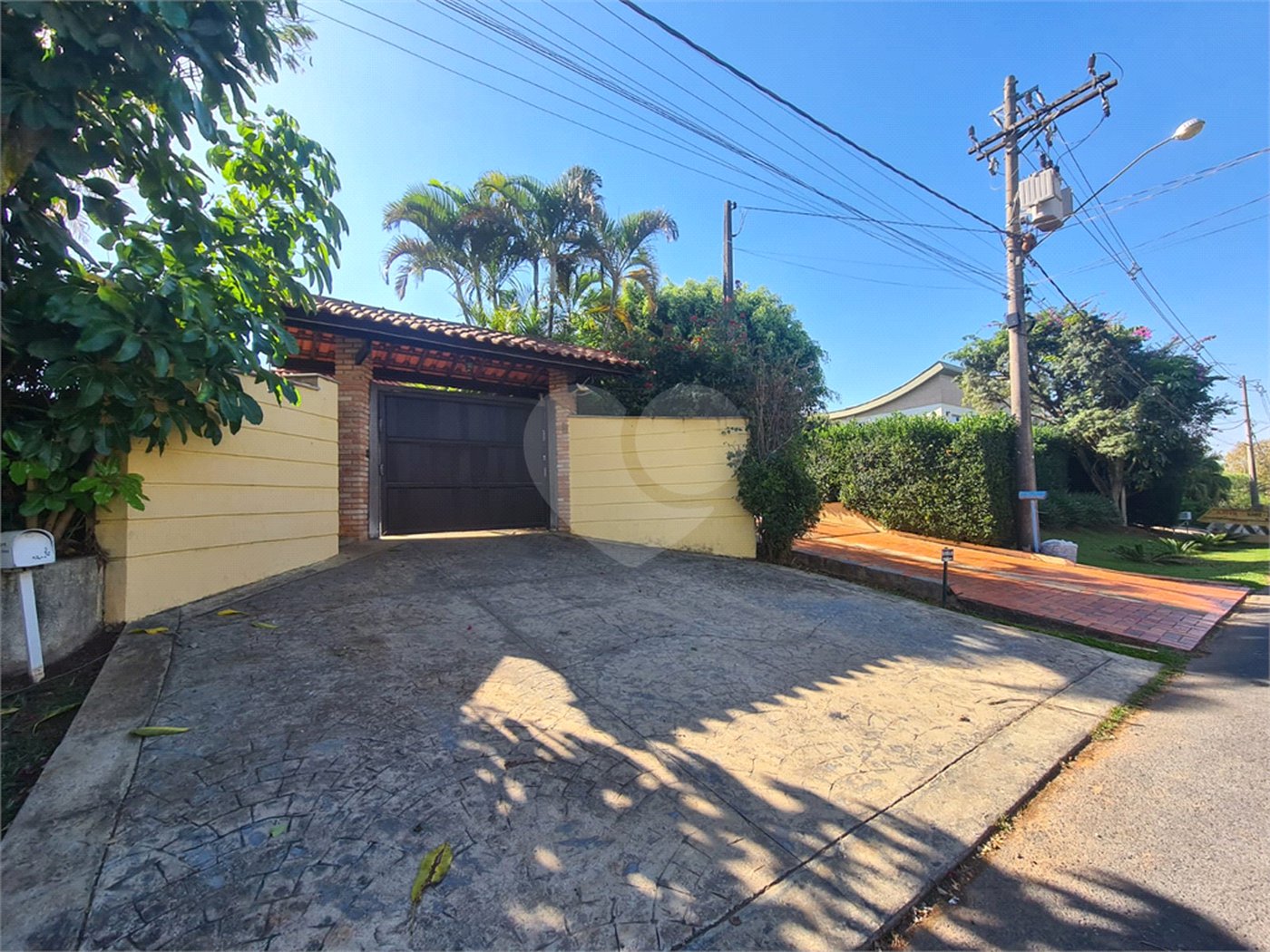 Casa à venda com 3 suítes no condomínio Portal do Sabiá, Araçoiaba da Serra - SP