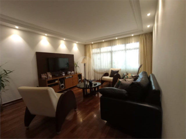 Sobrado à venda com 4 quartos, sendo 1 suíte,  em Jardim Prudência, São Paulo, SP