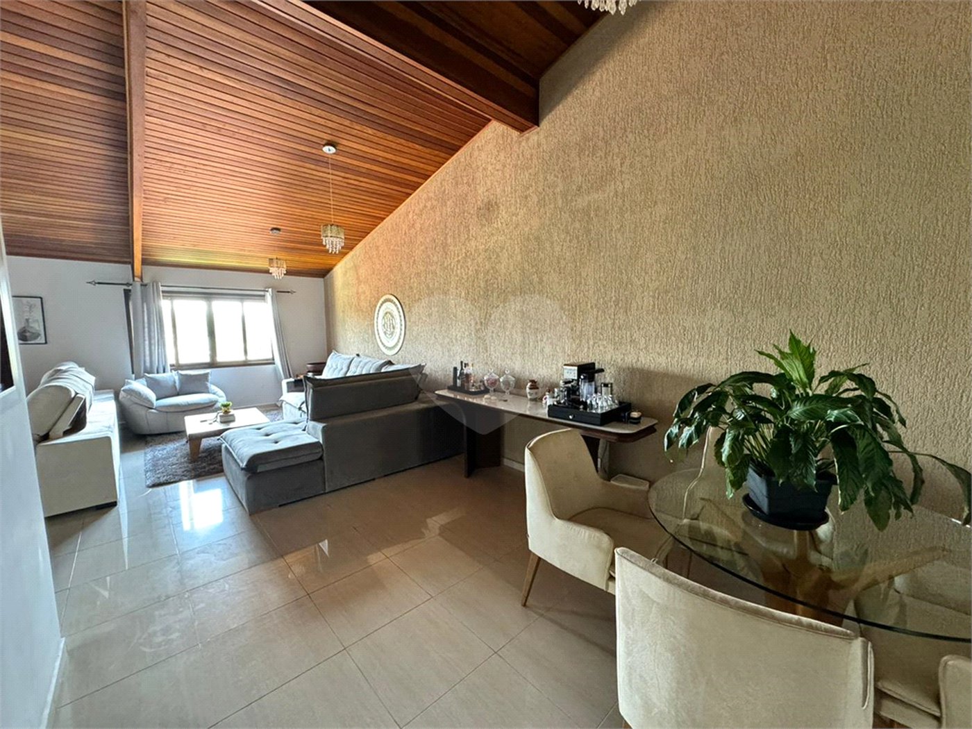 Casa à venda com 3 quartos, sendo 1 suíte, no condomínio Residencial Jardim das Flores 1510, Cotia - SP
