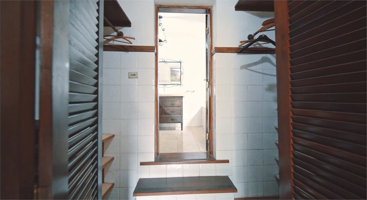 Terreno à venda com 6 quartos no condomínio Quinta dos Lagos, Cotia - SP