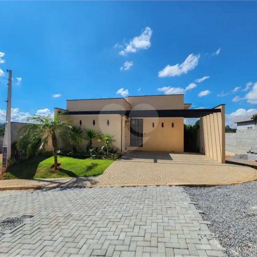 Casa à venda com 3 quartos, sendo 1 suíte, no condomínio Consoli Residencial, Atibaia - SP
