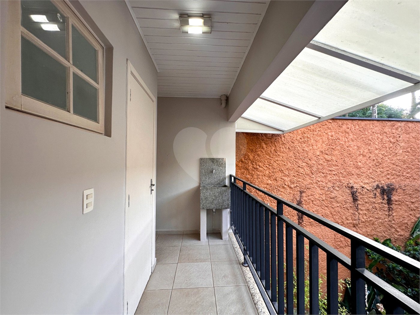 Casa à venda com 3 quartos, sendo 1 suíte,  no condomínio Barão do Triunfo, São Paulo - SP
