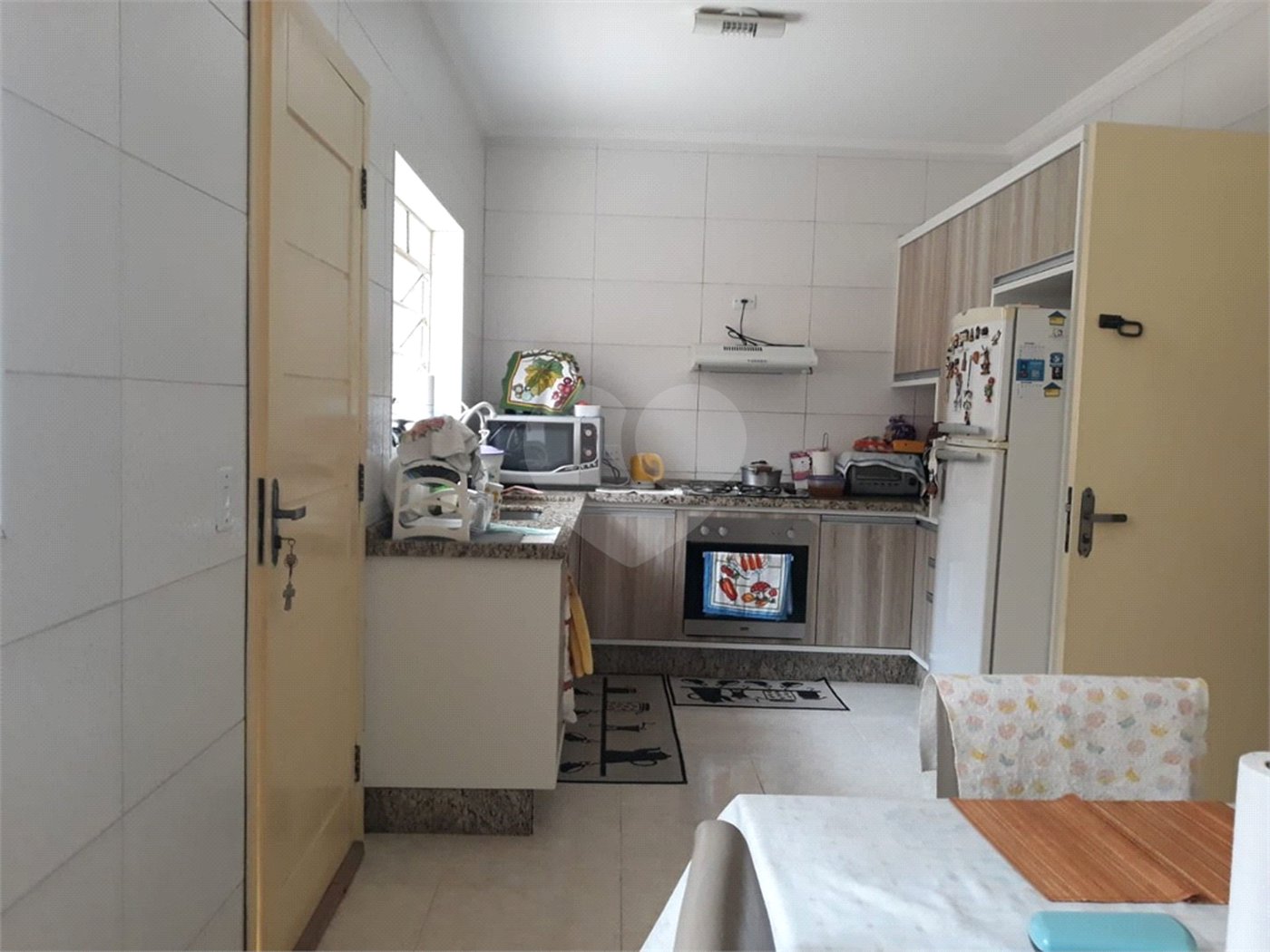 Sobrado à venda com 3 quartos, sendo 1 suíte,  em Esplanada Mendes Moraes, São Roque, SP