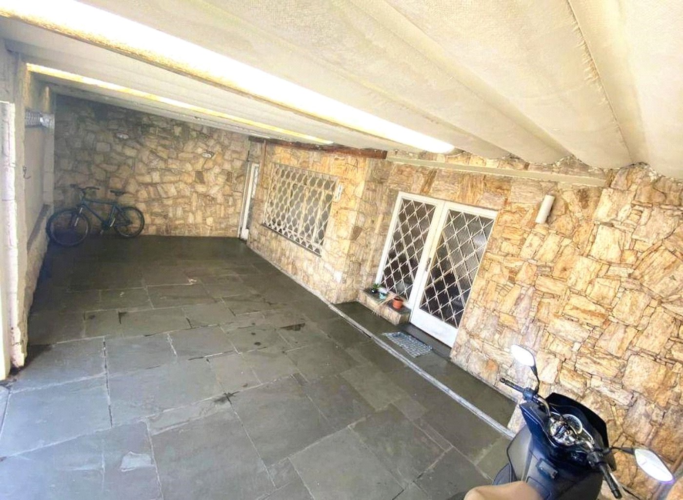Casa à venda com 3 quartos, sendo 1 suíte, no condomínio Não Info, São Paulo - SP