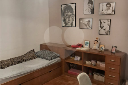 Casa à venda com 3 quartos, sendo 2 suítes, no condomínio Rio Bon, Rio de Janeiro - RJ
